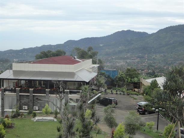 1. Arwana Safari, 2. Grand Prioritas, 3. Hotel Arjuna, 4. Laguna Resort, 5. Rumah Pohon, 6. Pall Inn, 7. The Rizen, 8. Evergreen Hotel, 9. Bumi Ciherang, 10. Zest Hotel