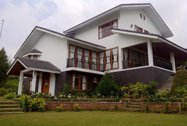 1. Sari Ater Hotel, 2. Lembah Sarimas Resort Hotel Ciater, 3. Ciater Spa Resort, 4. Tea Garden Resort, 5. Marbella Twin Waterfall Resort Ciater, 6. Villa ChavaMinerva Dima – Ciater Highland Resort, 7. Pesona Ciater, 8. Villa De Nata, 9. Villa Albadar, 10. Villa Marindu and Glamping, 11. Villa Lembah Hijau Ciater, 12. Puspa Sari Hotel, 13. Villa Montana, 14. Villa Montero, 15. Villa Barokah 1