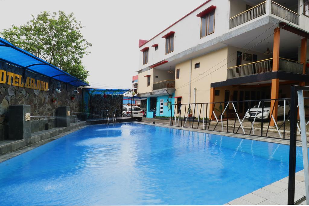 1. Hotel Arjuna, 2. Villa Tjokro, 3. Hostel Bogor, 4. Sentul 8 Madang, 5. Nirmala Resort, 6. Green Sentul Indah, 7. Cisarua Indah, 8. The Cibulan Suites, 9. Hotel Lurus, 10. Aries Biru