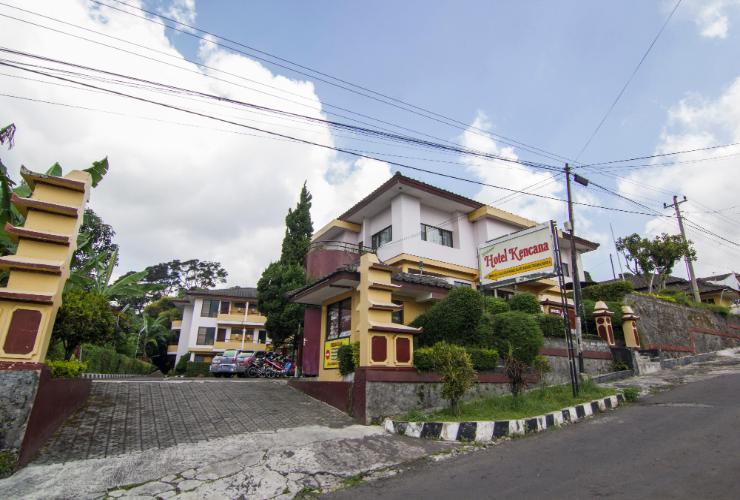 1. Hotel Frieda, 2. Pondok Wisata, 3. Villa Pondok Kopi, 4. Amanda Hills, 5. Matahari Hotel, 6. Wisma Gaya, 7. Hotel Kencana, 8. Hotel Arjuna Sari, 9. The Bandungan Hotel, 10. Azaya Hotel