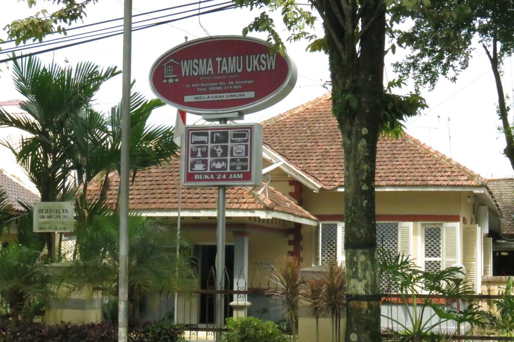 1. Pandu Dewanata, 2. Crown Guest House, 3. Amal Gamasi, 4. D’Emmerick Hotel, 5. Pondok keluarga Osamaliki, 6. Wisma Tamu UKSW, 7. Hotel Griya Wijaya, 8. Rawa Pening Pratama, 9. Hotel Vidi 4, 10. Wisma HS