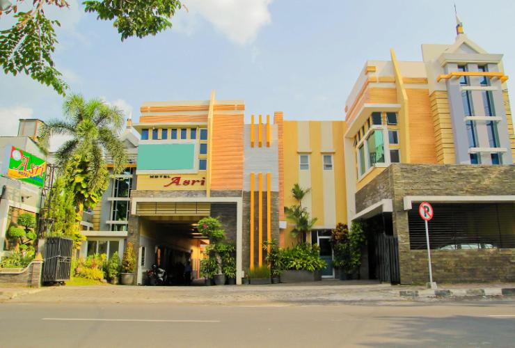 1. Hotel Flamboyan, 2. Ambulu Hotel, 3. Doho Homestay, 4. Ebizz Hotel, 5. JC Homestay, 6. Air Langga Homestay, 7. Homestay Walet, 8. Green Hill Hotel, 9. Bintang Mulia Hotel, 10. Hotel Asri