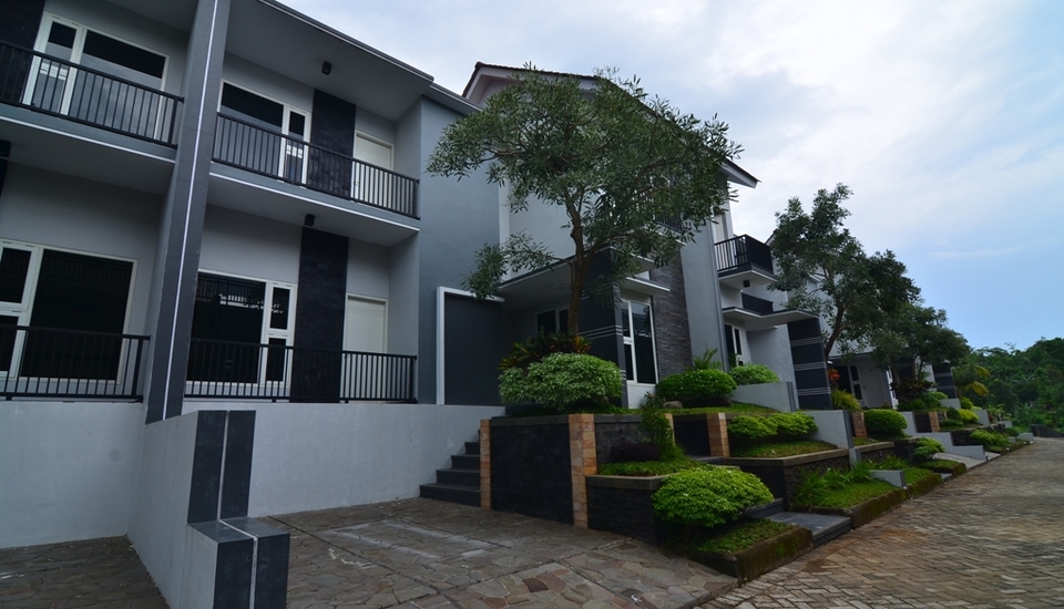 1. Hotel Flamboyan, 2. Ambulu Hotel, 3. Doho Homestay, 4. Ebizz Hotel, 5. JC Homestay, 6. Air Langga Homestay, 7. Homestay Walet, 8. Green Hill Hotel, 9. Bintang Mulia Hotel, 10. Hotel Asri