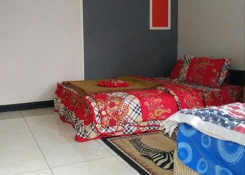 1. Homestay Cahaya, 2. Losmen Bu Djono, 3. Puspa Indah, 4. Homestay Flamboyan, 5. Hotel Asri I, 6. Hotel Arjuna, 7. Homestay Cempaka, 8. Fiedan Homestay, 9. Homestay Bougenville, 10. Homestay Ortegha