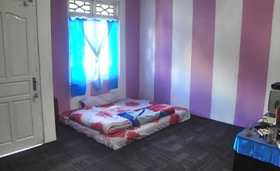 1. Losmen Bu Djono, 2. Homestay Flamboyan, 3. Hotel Arjuna, 4. Kemangi Syariah, 5. BBS Homestay, 6. Homestay Pancawarna, 7. Homestay Cempaka, 8. Dahlia Syariah, 9. Homestay Bougenville, 10. Homestay Ortegha