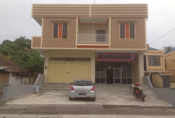 1. Losmen Bu Djono, 2. Homestay Flamboyan, 3. Hotel Arjuna, 4. Kemangi Syariah, 5. BBS Homestay, 6. Homestay Pancawarna, 7. Homestay Cempaka, 8. Dahlia Syariah, 9. Homestay Bougenville, 10. Homestay Ortegha