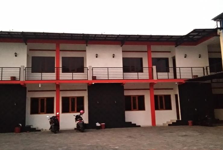 1. Losmen Bu Djono, 2. Homestay Flamboyan, 3. Hotel Arjuna, 4. Kemangi Syariah, 5. BBS Homestay, 6. Homestay Pancawarna, 7. Homestay Cempaka, 8. Dahlia Syariah, 9. Homestay Bougenville, 10. Homestay Ortegha