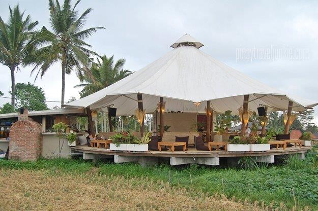 1. Warung Laota, 2. Warung Mak Beng, 4. Nasi Ayam Kedewatan Ibu Mangku, 5. Nasi Pecel Bu Tinuk, 6. Warung Nasi Ayam Ibu Oki, 7. Di Mare Restaurant, 8. Finns Beach Club, 9. Garden Cafe- Grand Hyatt, 10. Cafe Pomegranate