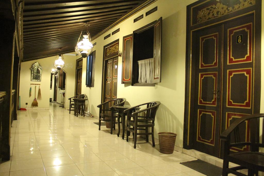 1. Victoria, 2. Kartika Syariah, 3. Waluyo, 4. Assalam Syariah, 5. Seruni, 6. Syariah Teras Solo, 7. Cakra, 8. Omah Gading, 9. Rumah Kita Syariah, 10. Punokawan