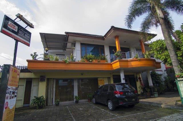 1. Grha Ciumbeuluit, 3. D’River, 4. De Orange Pasteur Residence, 5. De Tropis Family, 6. Buminanienie Family, 7. Rumah Ebo, 8. Hummingbird Eatery&Guest House, 9. Bee M, 10. La Nostalgie
