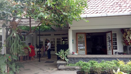 1. Grha Ciumbeuluit, 3. D’River, 4. De Orange Pasteur Residence, 5. De Tropis Family, 6. Buminanienie Family, 7. Rumah Ebo, 8. Hummingbird Eatery&Guest House, 9. Bee M, 10. La Nostalgie