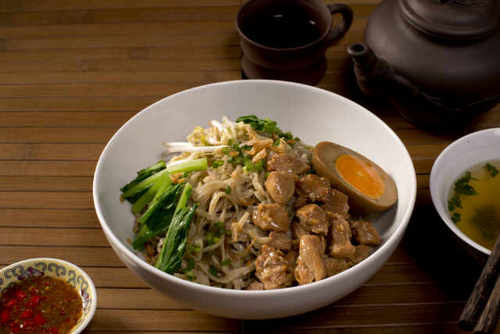 1. RM Sinar Pagi, 2. Soto Kesawan, 3. Bihun Bebek Kumango, 4. Mie Zhou, 5. Tip Top Restaurant, 6. Rumah Makan Tabona, 7. Restoran Garuda, 8. RM Nasi Kapau Hj. Uni Emi, 9. Kwetiau Kerang, 10. Dimsum Ayong