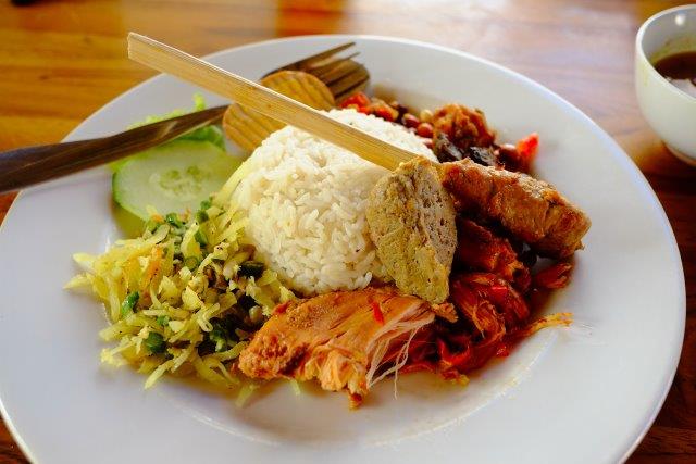 1. Warung Laota, 2. Warung Mak Beng, 4. Nasi Ayam Kedewatan Ibu Mangku, 5. Nasi Pecel Bu Tinuk, 6. Warung Nasi Ayam Ibu Oki, 7. Di Mare Restaurant, 8. Finns Beach Club, 9. Garden Cafe- Grand Hyatt, 10. Cafe Pomegranate
