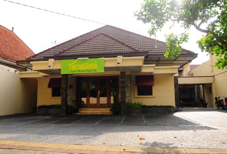 1. Victoria, 2. Kartika Syariah, 3. Waluyo, 4. Assalam Syariah, 5. Seruni, 6. Syariah Teras Solo, 7. Cakra, 8. Omah Gading, 9. Rumah Kita Syariah, 10. Punokawan