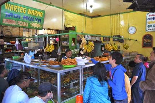 1. Nasi Gandul Bu Endang, 2. Loewy, 3. Sana Sini Restaurant, 4. Warteg Warmo, 5. Mie Ayam Gondangdia, 6. Ketupat Sayur H. Mahmud, 7. Bakmi Ayam Alok Green Ville, 8. Nasi Uduk Kebon Kacang Zainal Fanani, 9. Pecel Ramidjan, 10. Gado-gado Bonbin