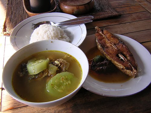 1. Warung Laota, 2. Warung Mak Beng, 4. Nasi Ayam Kedewatan Ibu Mangku, 5. Nasi Pecel Bu Tinuk, 6. Warung Nasi Ayam Ibu Oki, 7. Di Mare Restaurant, 8. Finns Beach Club, 9. Garden Cafe- Grand Hyatt, 10. Cafe Pomegranate