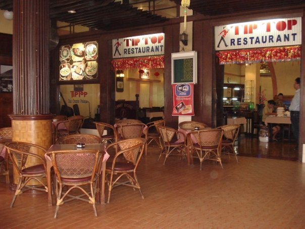 1. RM Sinar Pagi, 2. Soto Kesawan, 3. Bihun Bebek Kumango, 4. Mie Zhou, 5. Tip Top Restaurant, 6. Rumah Makan Tabona, 7. Restoran Garuda, 8. RM Nasi Kapau Hj. Uni Emi, 9. Kwetiau Kerang, 10. Dimsum Ayong