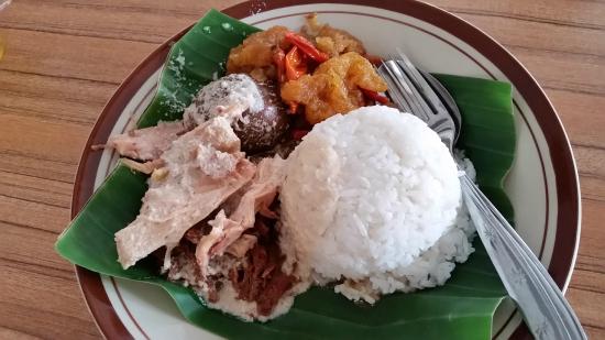 1. Gudeg Pejompongan, 2. Gudeg Bu Djuminten, 3. Gudeg Bu Tjitro, 4. Gudeg Martinah, 5. Gudeg Kandjeng, 6. Gudeg Adem Ayem, 7. Gudeg Kendil Mas, 8. Gudeg Bu Nah, 9. Gudeg Pak Atmo, 10. Gudeg Malioboro