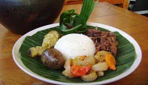 1. Gudeg Pejompongan, 2. Gudeg Bu Djuminten, 3. Gudeg Bu Tjitro, 4. Gudeg Martinah, 5. Gudeg Kandjeng, 6. Gudeg Adem Ayem, 7. Gudeg Kendil Mas, 8. Gudeg Bu Nah, 9. Gudeg Pak Atmo, 10. Gudeg Malioboro
