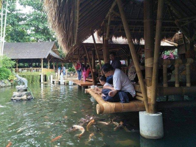 1. Masjid Kubah Emas, 2. Agrowisata Belimbing Dewa, 3. Gubung Mang Engking, 4. Godong Ijo, 5. Soto Kauman Express, 6. D’Kandang Amazing Farm, 7. Margocity