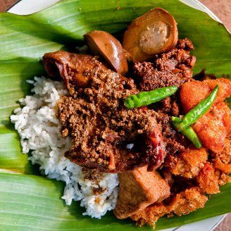 1. Gudeg Abimanyu, 2. Gudeg Anjas, 3. Gudeg Gama, 4. Gudeg Leman, 5. Gudeg Merak Mati, 6. Gudeg Yogya Bulu, 7. Gudeg Bu Dul