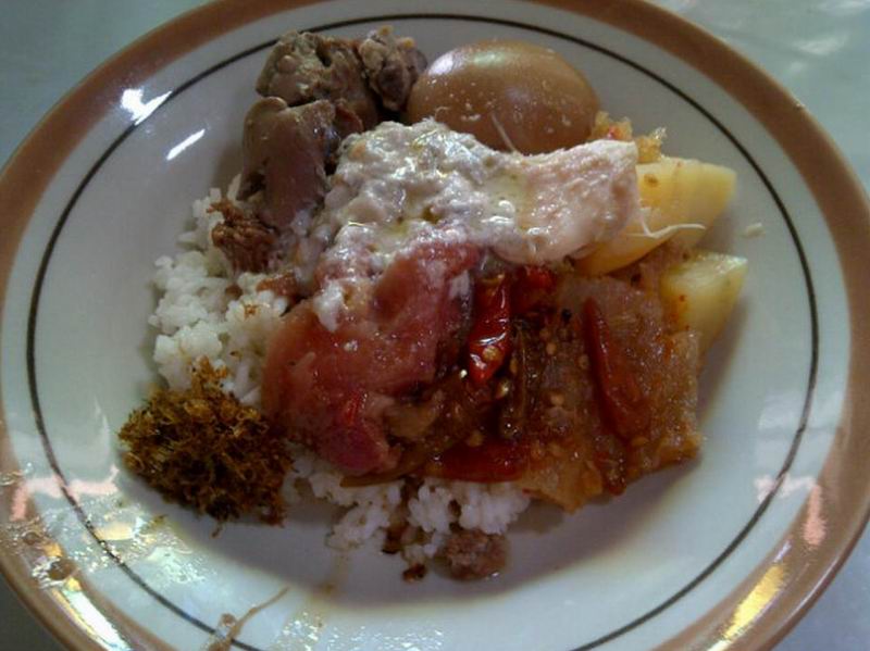 1. Gudeg Abimanyu, 2. Gudeg Anjas, 3. Gudeg Gama, 4. Gudeg Leman, 5. Gudeg Merak Mati, 6. Gudeg Yogya Bulu, 7. Gudeg Bu Dul