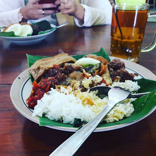 1. Gudeg Abimanyu, 2. Gudeg Anjas, 3. Gudeg Gama, 4. Gudeg Leman, 5. Gudeg Merak Mati, 6. Gudeg Yogya Bulu, 7. Gudeg Bu Dul