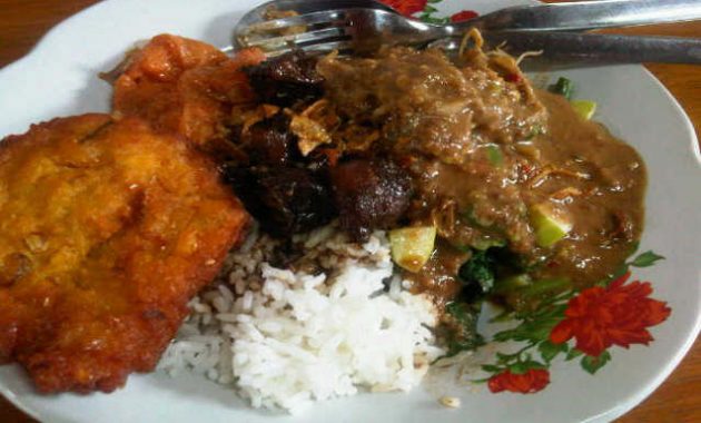 1. Nasi Gandul Bu Endang, 2. Loewy, 3. Sana Sini Restaurant, 4. Warteg Warmo, 5. Mie Ayam Gondangdia, 6. Ketupat Sayur H. Mahmud, 7. Bakmi Ayam Alok Green Ville, 8. Nasi Uduk Kebon Kacang Zainal Fanani, 9. Pecel Ramidjan, 10. Gado-gado Bonbin