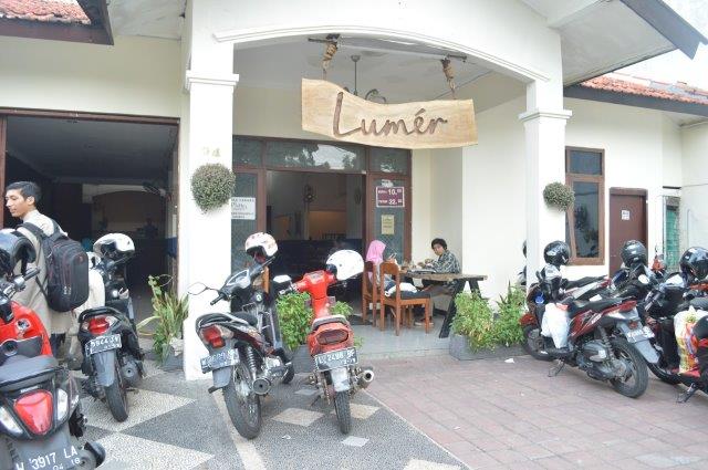 1. Orange Cafe, 2. Lumer, 3. Zangrandi Ice Cream, 4. Bromelia Indonesian Cafe &amp; Resto, 5. De Pantry, 6. De Mandailing Cafe And Eatery, 7. Libreria Eatery, 8. Monopole Coffee Lab, 9. Kudos Cafe, 10. Noach Cafe &amp; Bistro