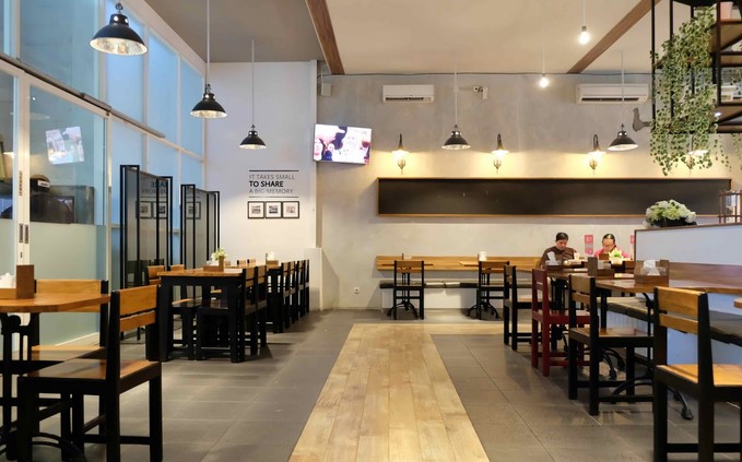 1. Orange Cafe, 2. Lumer, 3. Zangrandi Ice Cream, 4. Bromelia Indonesian Cafe &amp; Resto, 5. De Pantry, 6. De Mandailing Cafe And Eatery, 7. Libreria Eatery, 8. Monopole Coffee Lab, 9. Kudos Cafe, 10. Noach Cafe &amp; Bistro