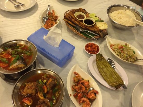 1. Cipta Rasa, 2. Bude Muth, 3. River Side, 4. Larasati, 5. Kedai Bang Ran, 6. Mas Jainal Abidin, 7. Pondok Rajawali