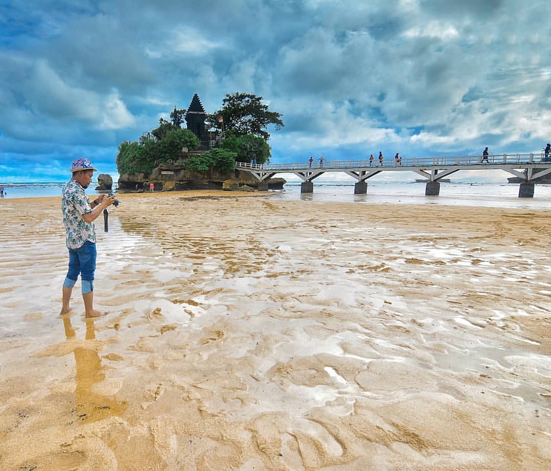 Harga Tiket Masuk, Mengenal Pantai, Rute Menuju Lokasi, Keindahan, Pesona 3 Pulau, Sejarah Singkat, Mitos Misteri, Aktifitas Menarik, Fasilitas Yang Ada, Tips Berlibur