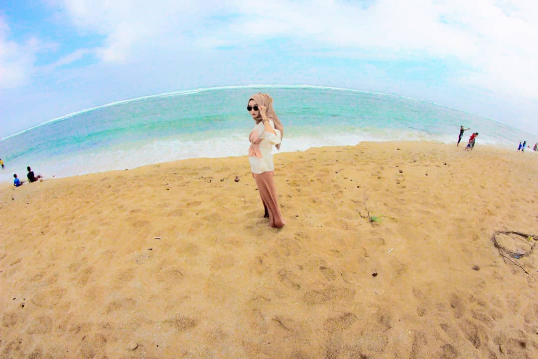 Harga Tiket Masuk, Mengenal Pantai, Rute Menuju Lokasi, Keindahan, Pesona 3 Pulau, Sejarah Singkat, Mitos Misteri, Aktifitas Menarik, Fasilitas Yang Ada, Tips Berlibur
