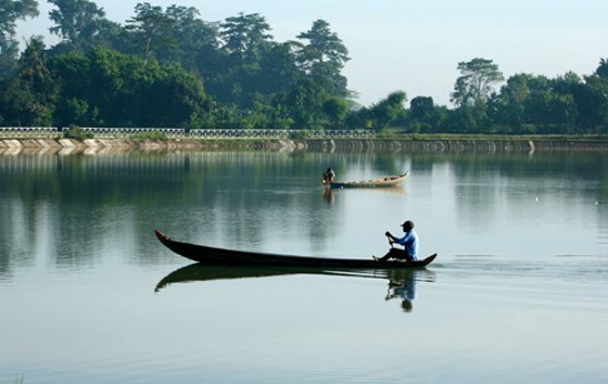 1. Alun-Alun Karawang, 2. Situ Cipule, 3. Bendungan Walahar, 4. Pohon Miring Kosambi, 5. Lapangan Karangpawitan, 6. Wisata Selfi Hutan Kertas, 7. Danau Kalimati
