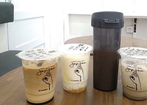 1. Dlumpang Cafe, 2. Meowpi Cafe, 3. Fruktosa Juice Bar, 4. Ruang Kayu Resto & Cafe, 5. Kopi Janji Jiwa, 6. Tiwuk Dapoer, 7. Kampung Kopi Sambisari, 8. Mie Kepang Jayakarta, 9. Oki Katsu, 10. Es Teller Mendunia