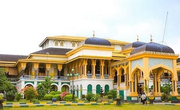 1. Istana Maimun, 2. Museum Negeri Sumatera Utara, 3. Mora Indah, 4. Lapangan Merdeka Walk, 5. Kebun Binatang Simalingkar, 6. Taman Burung Migran, 7. Taman Srideli