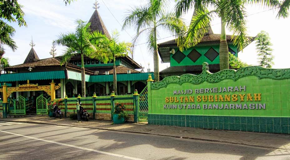 1. Pasar Wadai Ramadhan, 2. Pantai Jodoh, 3. Masjid Sultan Suriansyah, 4. Museum Wasaka, 5. Menara Pandang, 6. Bekantan, 7. Kawasan Wisata Kuliner Mandiri