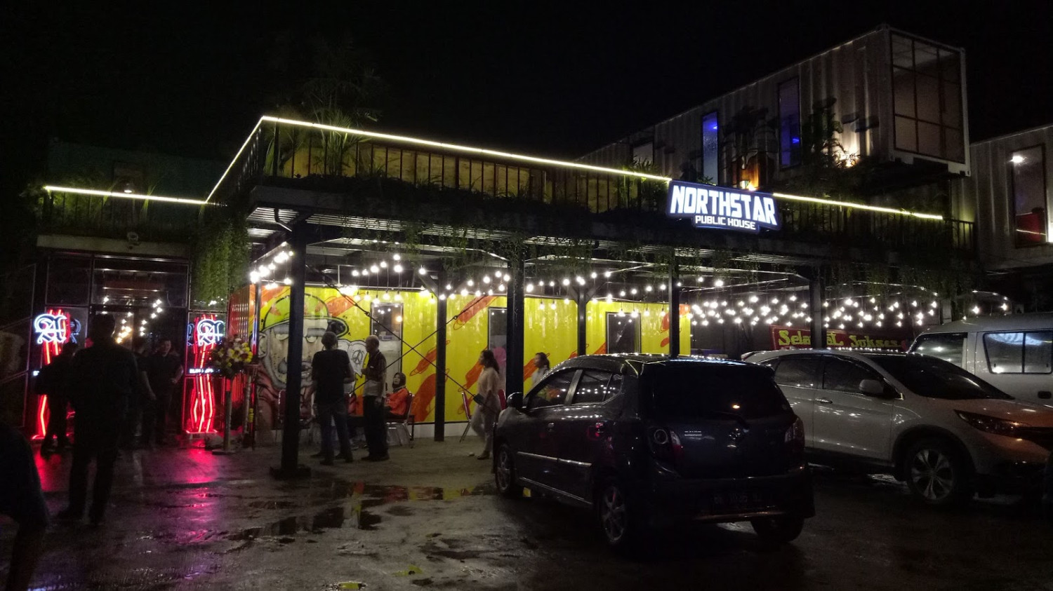 1. Warung Kudeta, 2. Warung Wakaka, 3. Elso Coffe, 4. Chapter One Cafe, 5. Kosu (Kosu Semua Umur), 6. Homey Coffee, 7. RPP (Ropang Plus Plus), 8. M Avenue Cafe, 9. Asen Cafe, 10. Northstar Public House