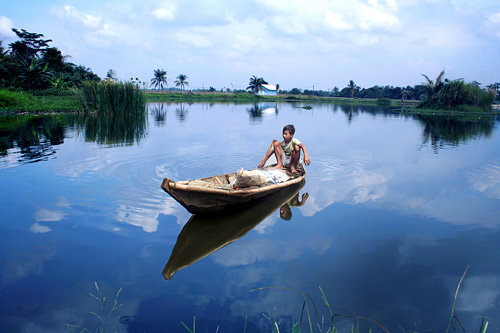 1. Alun-Alun Karawang, 2. Situ Cipule, 3. Bendungan Walahar, 4. Pohon Miring Kosambi, 5. Lapangan Karangpawitan, 6. Wisata Selfi Hutan Kertas, 7. Danau Kalimati