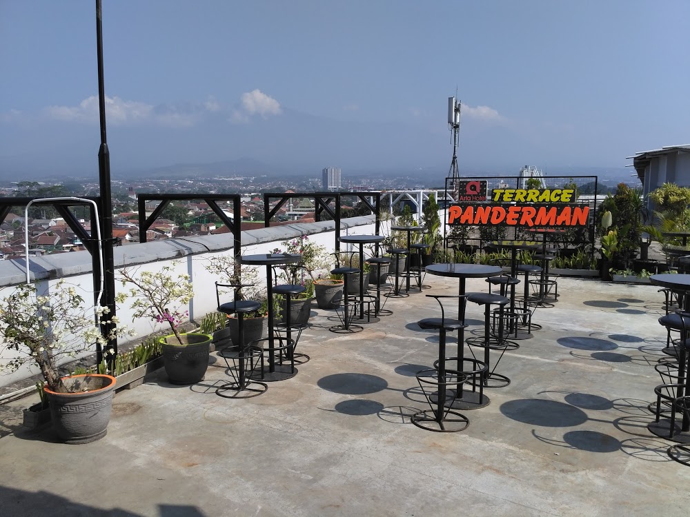 1. Warung Nakamo, 2. Cuscuss Coffee, 3. Cafe DNR Suhat, 4. Justice Corner, 5. Panderman Coffeeshop, 6. Sarijan 2 Coffee, 7. Pojok Indah Coffee & Resto, 8. Ceker Glintung Kalpataru, 9. D’Jule Kofie, 10. Kedai Kopi Otreb