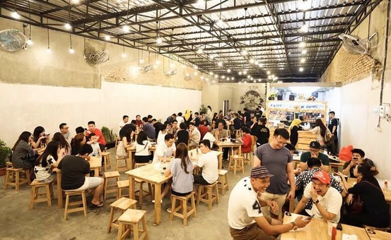 1. Warung Kudeta, 2. Warung Wakaka, 3. Elso Coffe, 4. Chapter One Cafe, 5. Kosu (Kosu Semua Umur), 6. Homey Coffee, 7. RPP (Ropang Plus Plus), 8. M Avenue Cafe, 9. Asen Cafe, 10. Northstar Public House