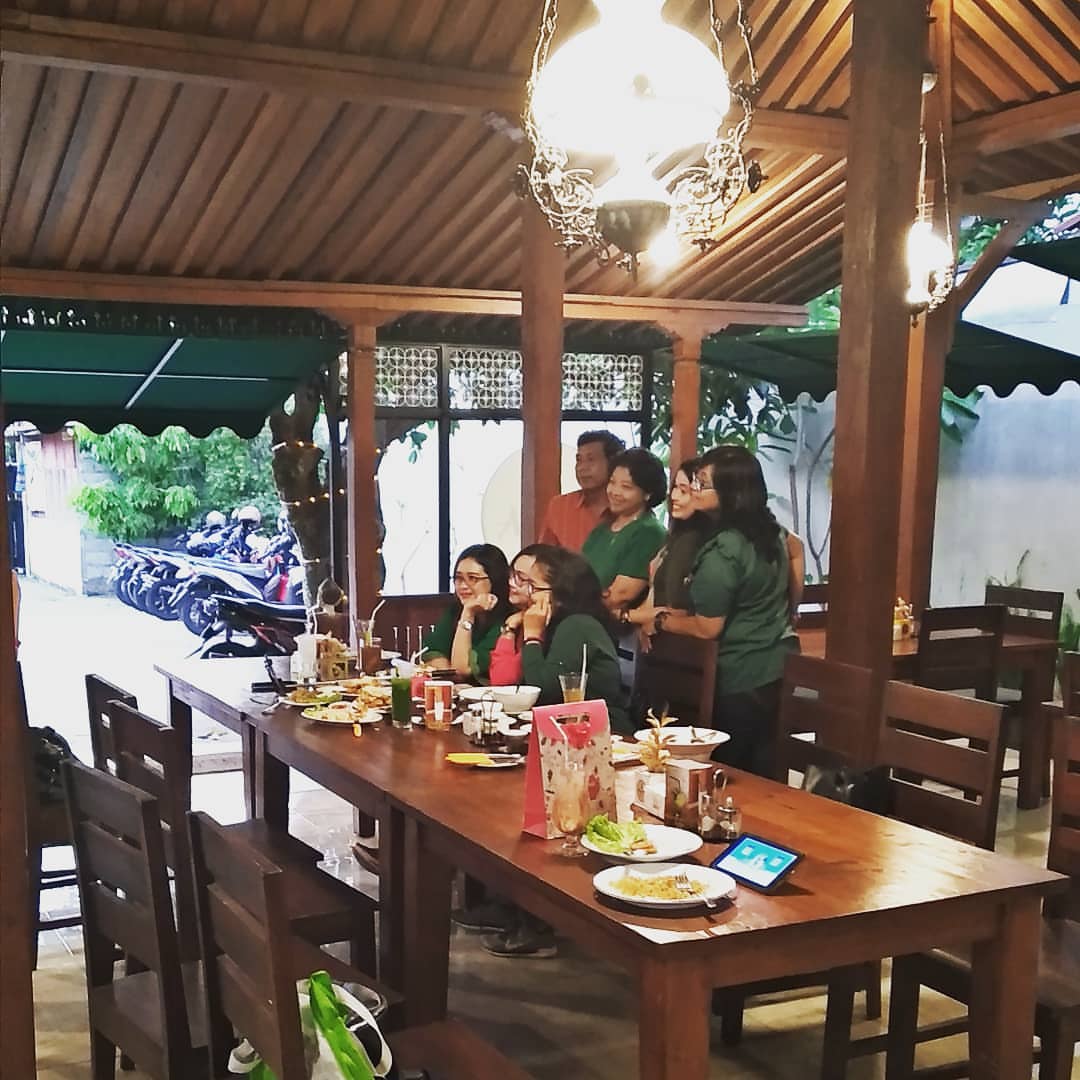 1. Dlumpang Cafe, 2. Meowpi Cafe, 3. Fruktosa Juice Bar, 4. Ruang Kayu Resto & Cafe, 5. Kopi Janji Jiwa, 6. Tiwuk Dapoer, 7. Kampung Kopi Sambisari, 8. Mie Kepang Jayakarta, 9. Oki Katsu, 10. Es Teller Mendunia