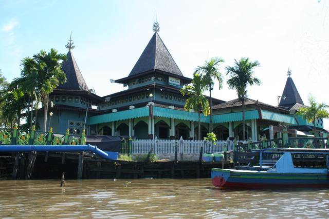 1. Pasar Wadai Ramadhan, 2. Pantai Jodoh, 3. Masjid Sultan Suriansyah, 4. Museum Wasaka, 5. Menara Pandang, 6. Bekantan, 7. Kawasan Wisata Kuliner Mandiri