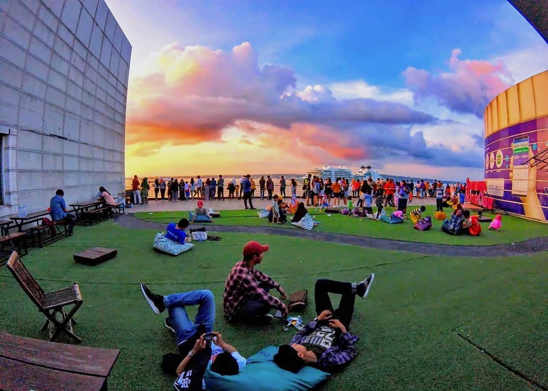 Selayang Pandang, Mengenal SNQ, Suguhan Menarik SNQ, 1. Wisata Belanja, 2. Wisata Seni dan Kerajinan, 3. Wisata Kuliner, 4. Nongkrong dan Berburu Spot Foto, 5. Menjelajah Selat Madura