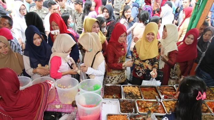 1. Pasar Wadai Ramadhan, 2. Pantai Jodoh, 3. Masjid Sultan Suriansyah, 4. Museum Wasaka, 5. Menara Pandang, 6. Bekantan, 7. Kawasan Wisata Kuliner Mandiri