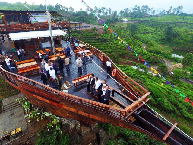 1. Dusun Bambu, 2. Sapu Lidi, 3. One Eighty Coffe, 4. Feast, Sheraton, 5. Sierra, 6. Congo Cafe, 7. The Valley, 8. Bellevue French &amp; Italian Bistro, 9. Stone Cafe, 10. Warung Langit, 11. Warung Salse, 12. Warung Sitinggil, 13. D’Pakar, 14. Rumah Kopi, 15. Boemi Joglo Rancakendal, 16. Kebun Awi Kaffee, 17. L’Societe, 18. Takigawa, 19. Lisung , 20. Dago Tea House, 21. Caffe Bene, 22. Capital 8, 23. Noah’s Barn Coffeenery, 24. Bellamie Boulangerie, 25. Lawangwangi, 26. Green Cafe, 27. Vanilla Kitchen &amp; Wine, 28. Giggle Box, 29. Baker Street, 30. Miss Bee Providore, 31. Braga Permai, 32. Burgundy Dine &amp; Wine, 33. Le Delice Café, 34. Bengkel Kopi, 35. Cups Coffee &amp; Kitchen, 36. Sukha Delights, 37. Pinisi Resto, 38. Lereng Anteng, 39. Hummingbird Eatery, 40. Chingu Cafe, 41. Centropunto Indofusion Resto, 42. Madame Sari Restaurant, 43. Two Hands Full, 44. Waroeng Ethnic, 45. Rumah Stroberi
