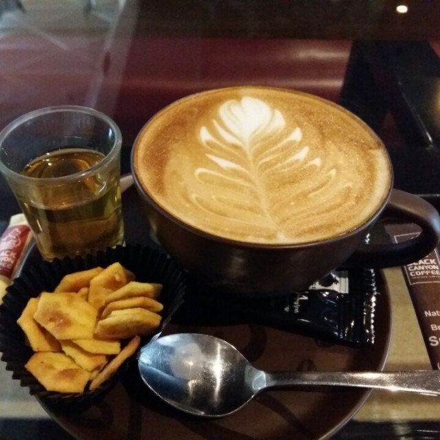 1. Kafe Studio , 2. Makassar Coffee House, 3. Pod Coffee, 4. Cafe Gila, 5. Kedai Kopi 24, 6. Warkop Ogi’e, 7. Warkop Toddopuli, 8. Lucky In, 9. Bellini Cafe, 10. Warkop Abi