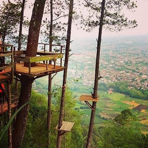 Mengenal Omah Kayu, Menelusuri Omah Kayu, Melihat Interior, Area Yang Menarik, Jalan Menuju Lokasi, Harga Tiket Masuk, Fasilitas Yang Ada, Tips Berlibur