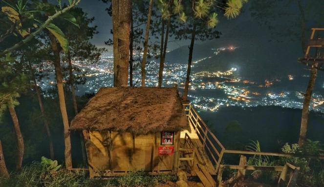 Mengenal Omah Kayu, Menelusuri Omah Kayu, Melihat Interior, Area Yang Menarik, Jalan Menuju Lokasi, Harga Tiket Masuk, Fasilitas Yang Ada, Tips Berlibur