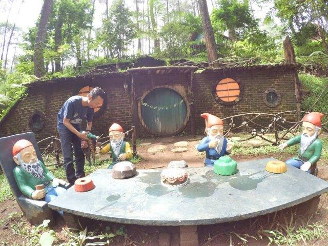 Asiknya Berfoto, Menilik Lokasi, Sisi Menarik, Paket Wisata, Penginapan di Cikole
